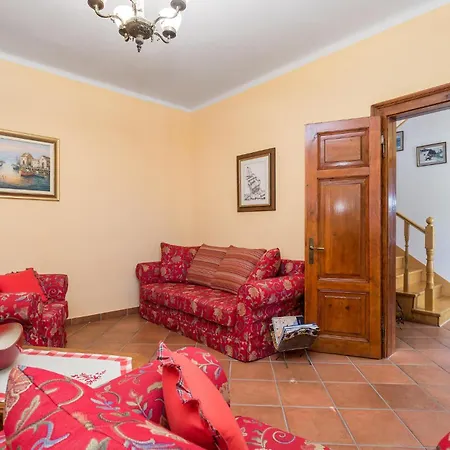 2 Bedroom Cozy In Rukavac Holiday home