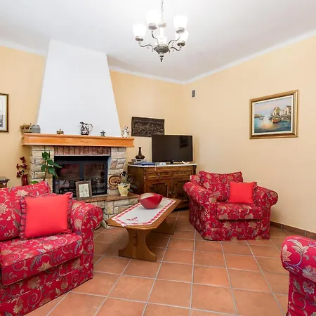 2 Bedroom Cozy In Rukavac Holiday home Rukavac (Primorje-Gorski Kotar)